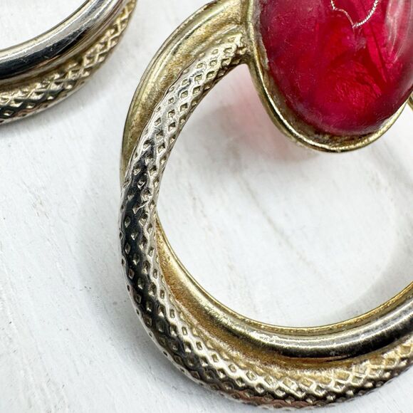 Vintage Cranberry Lucite Cabochon Twisted Circle Stud Earrings - Picture 4 of 8